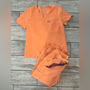 FIGS Papaya scrub set 🧡